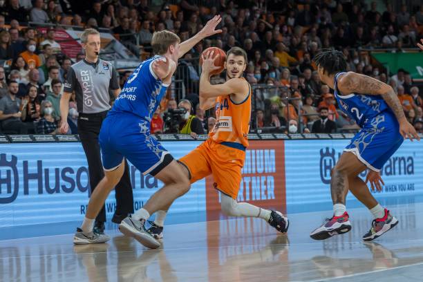 精彩的鱼跃 精彩的鱼跃