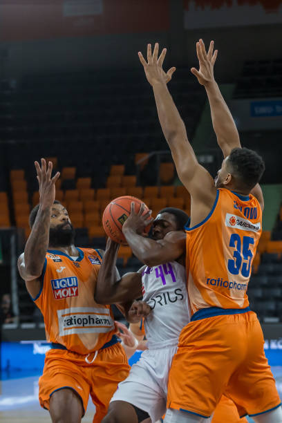 色表现让他 色表现让他